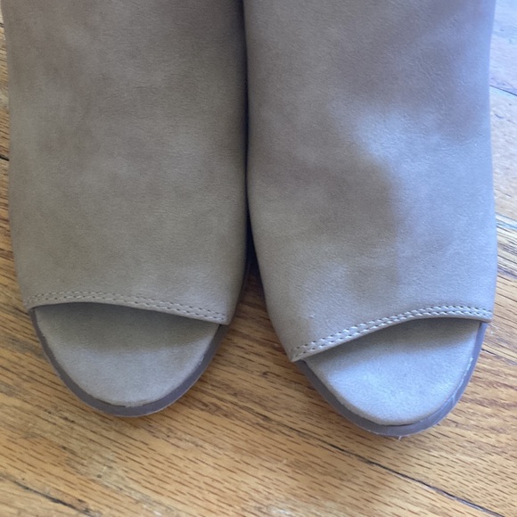 Circus by Sam Edelman Kammi Tan Peep Toe Heels - Picture 5 of 8